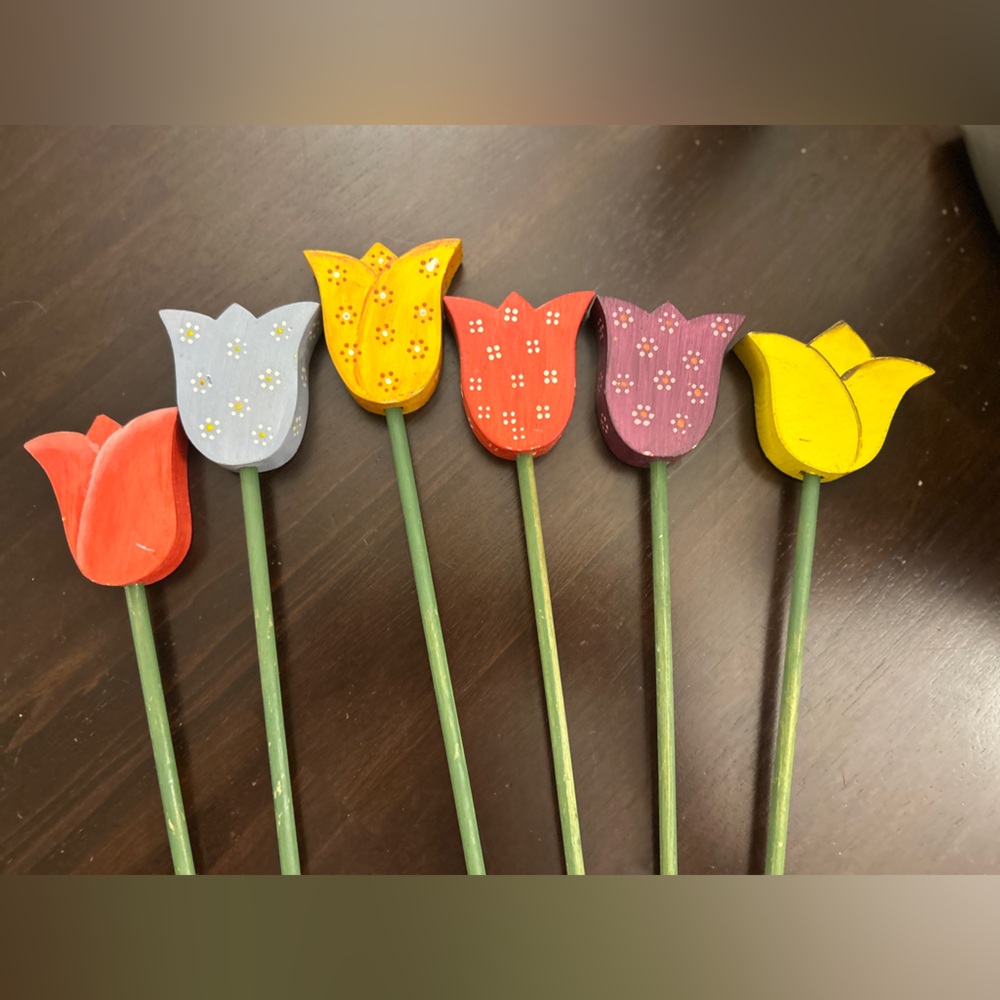 Set of 6 Vintage Hand Painted Wooden Flowers - Picture 9 of 9